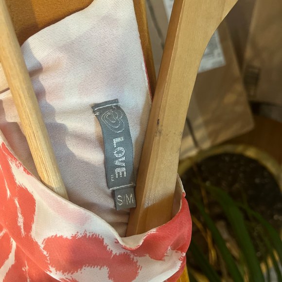 LOVE Cute dress - Orange/White Abstract w/an open back - Picture 3 of 3